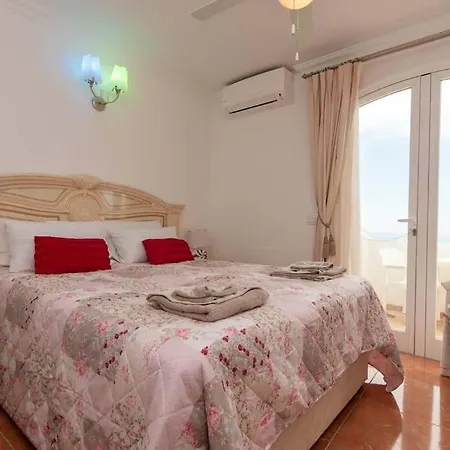 4 Bedroom アデヘ