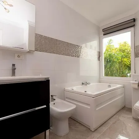 빌라 4 Bedroom 아데제