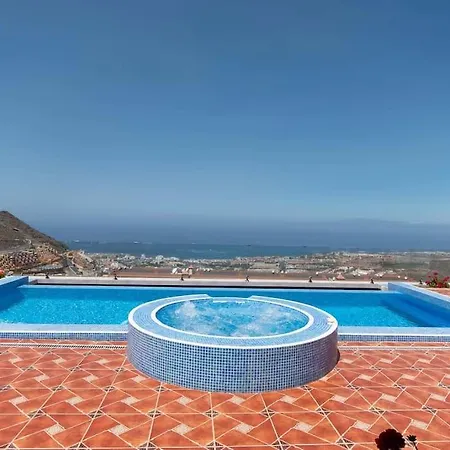 4 Bedroom Villa *
