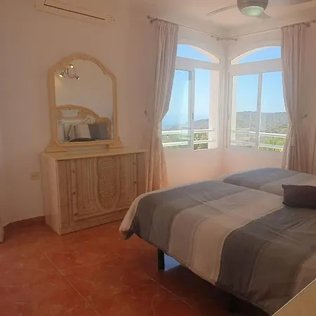 别墅 4 Bedroom *
