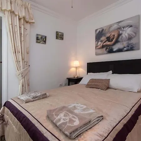 4 Bedroom 别墅 *