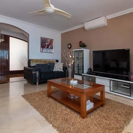 别墅 4 Bedroom 阿德耶